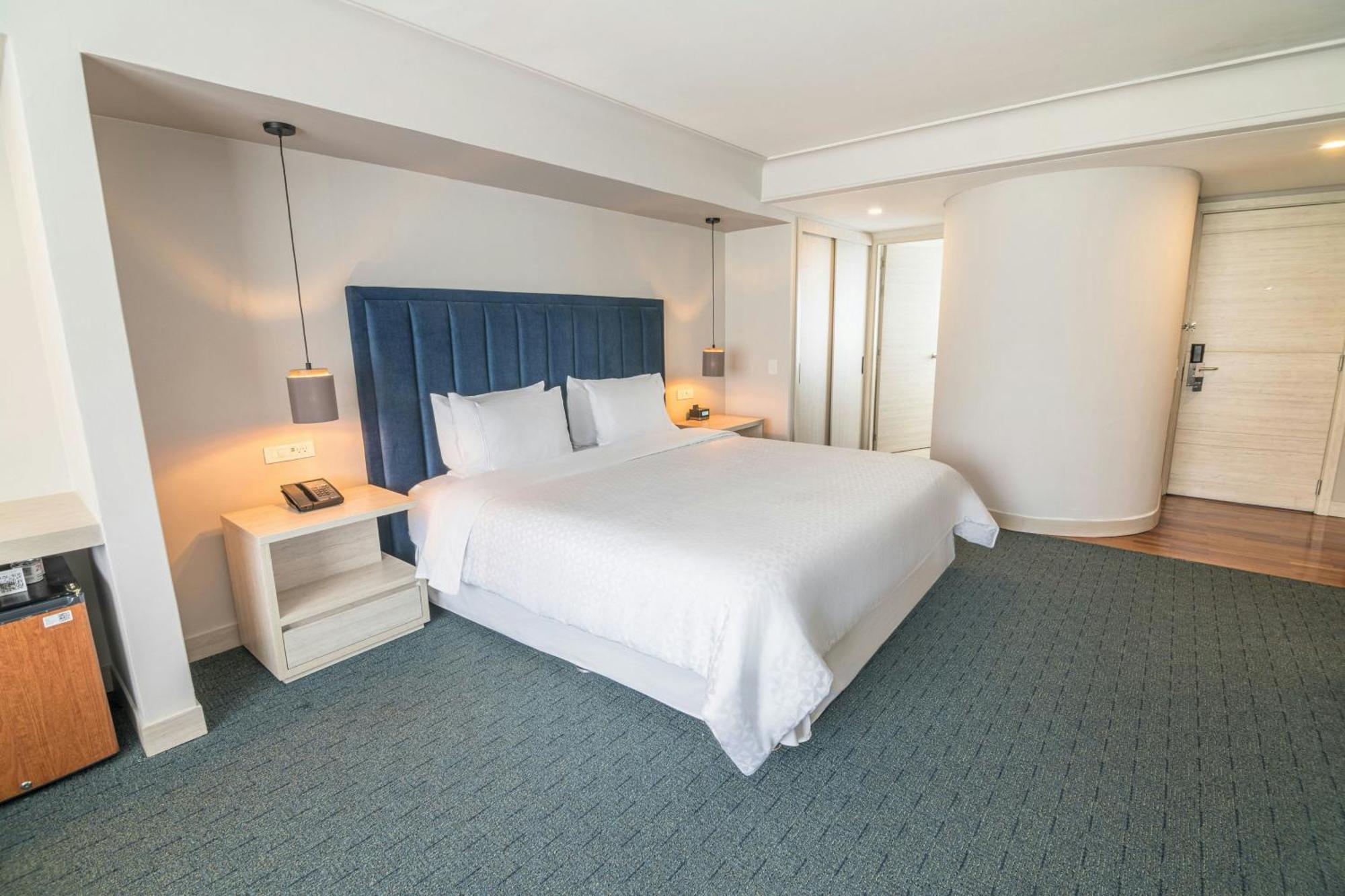 Four Points By Sheraton Медельин Экстерьер фото